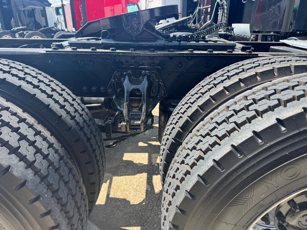 2023 Kenworth T680 in Dallas, TX — photo 3
