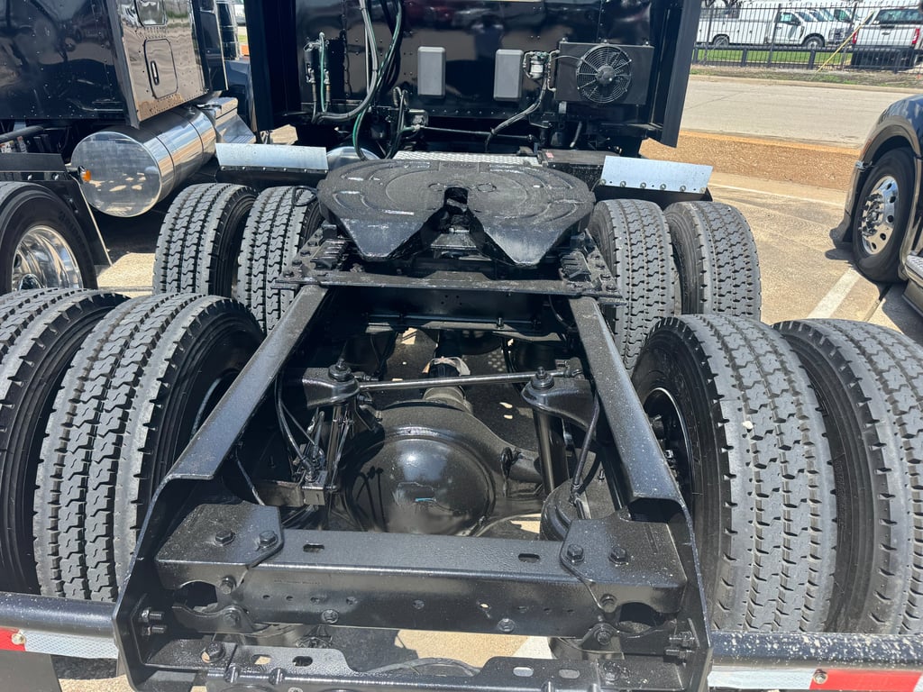 2023 Kenworth T680 in Dallas, TX — photo 6