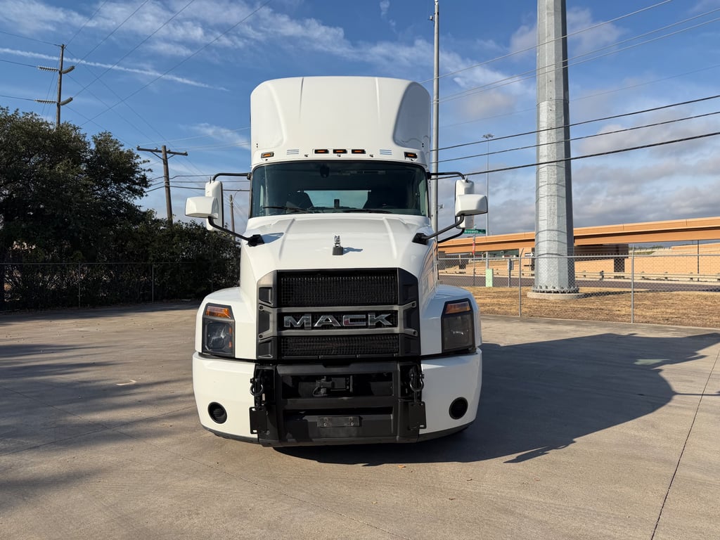 2023 Mack in Fort Worth, TX — photo 8