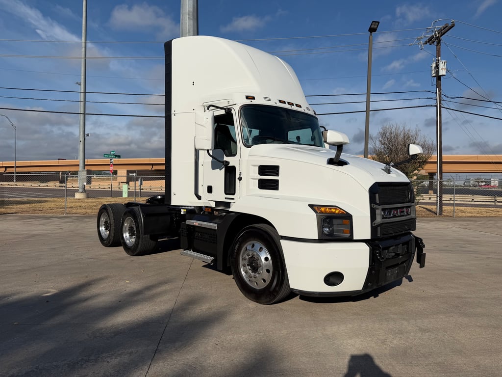 2023 Mack in Fort Worth, TX — photo 7