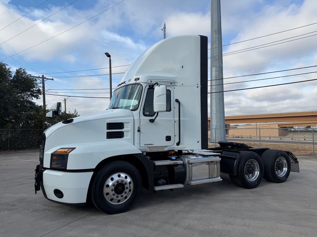 2023 Mack in Fort Worth, TX — photo 2