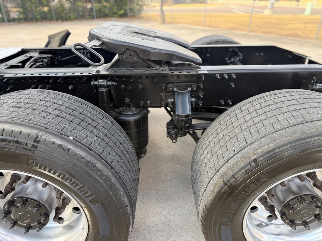 2023 Mack in Fort Worth, TX — photo 4