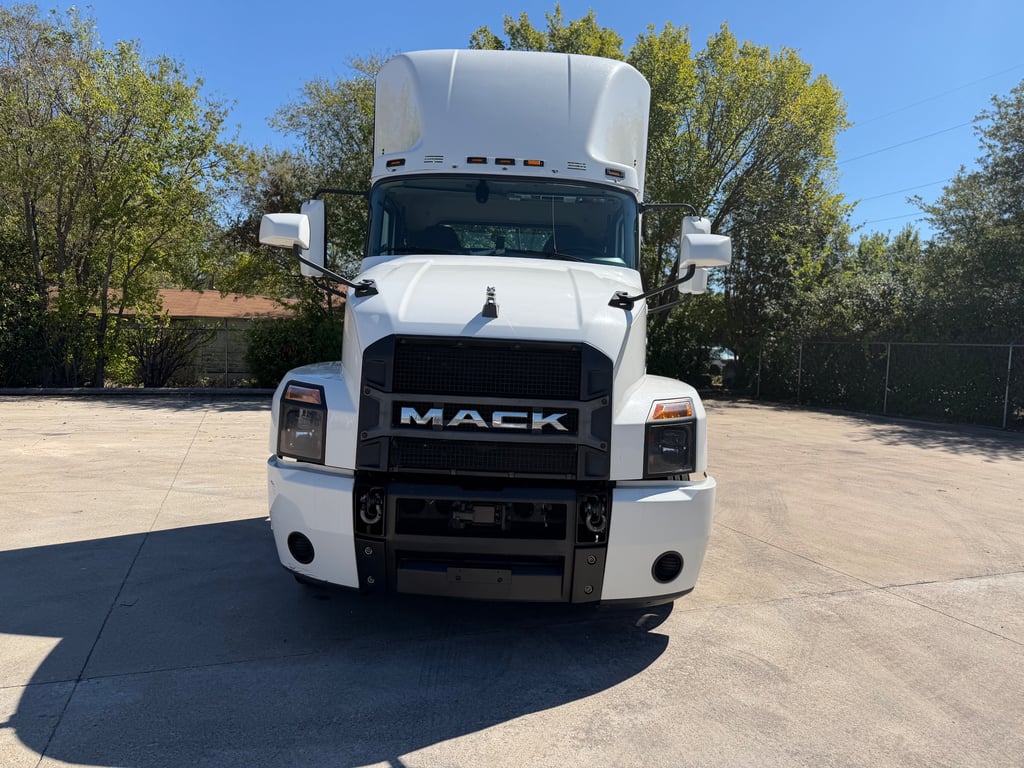 2023 Mack in Fort Worth, TX — photo 8