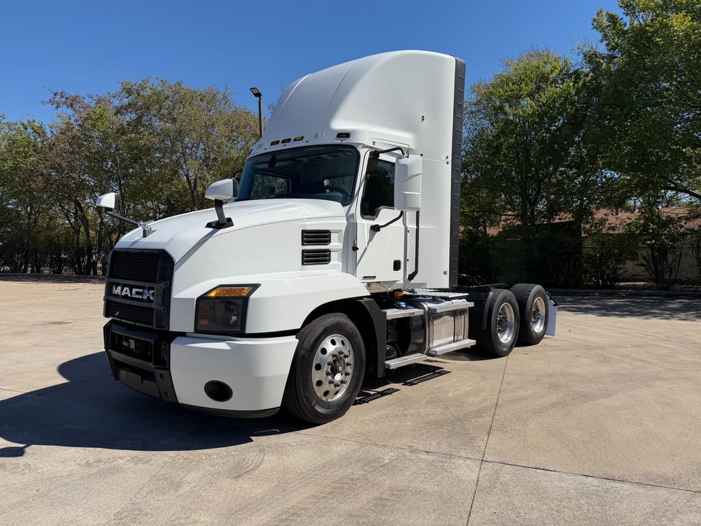 2023 Mack in Fort Worth, TX — photo 2