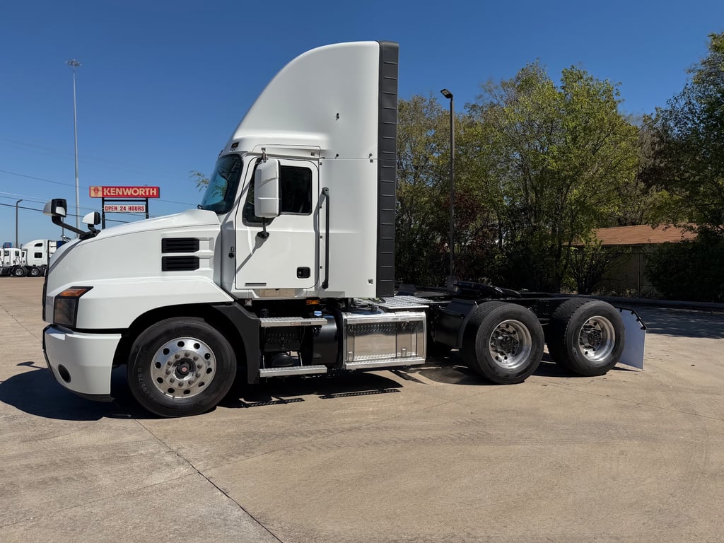 2023 Mack in Fort Worth, TX — photo 7