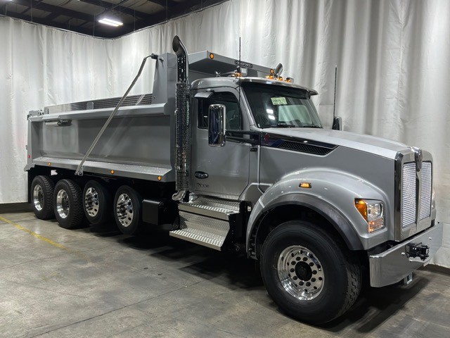 2027 Kenworth T880 in St. Joseph, MO
