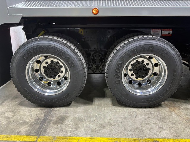 2027 Kenworth T880 in St. Joseph, MO — photo 3