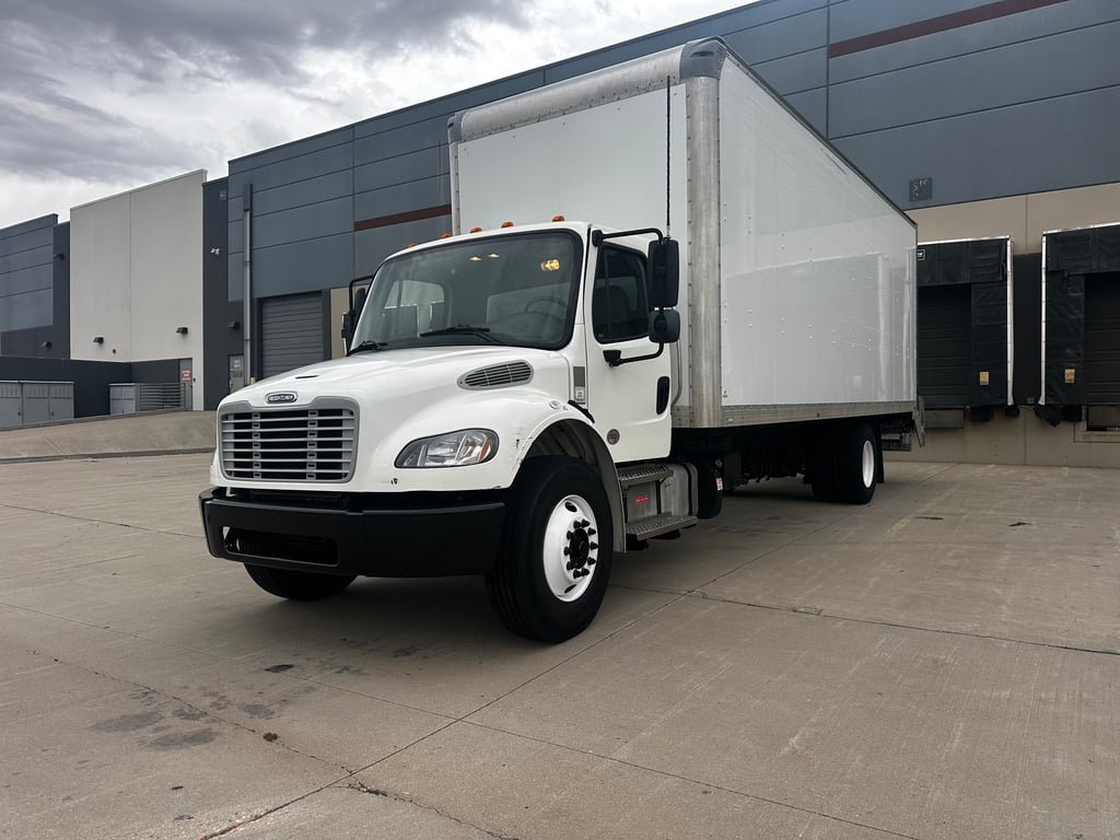 2022 Freightliner M2 106 in Denver, CO — photo 2