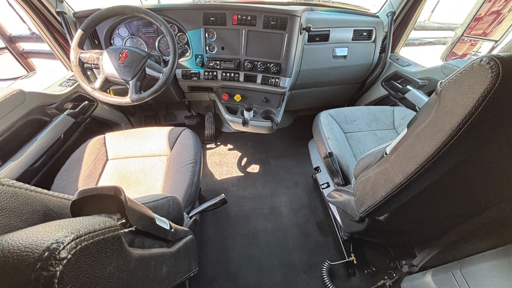 2022 Kenworth T680 in El Paso, TX — photo 3