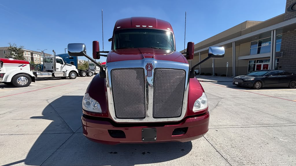 2022 Kenworth T680 in El Paso, TX — photo 8