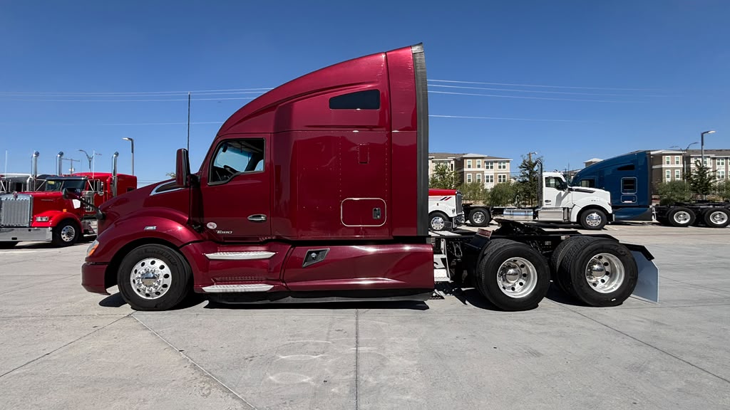 2022 Kenworth T680 in El Paso, TX — photo 2