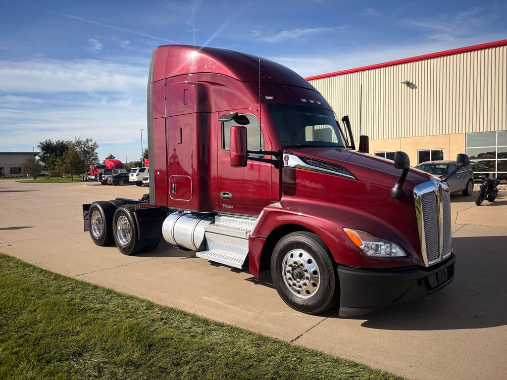 2023 Kenworth T680 in Cedar Rapids, IA