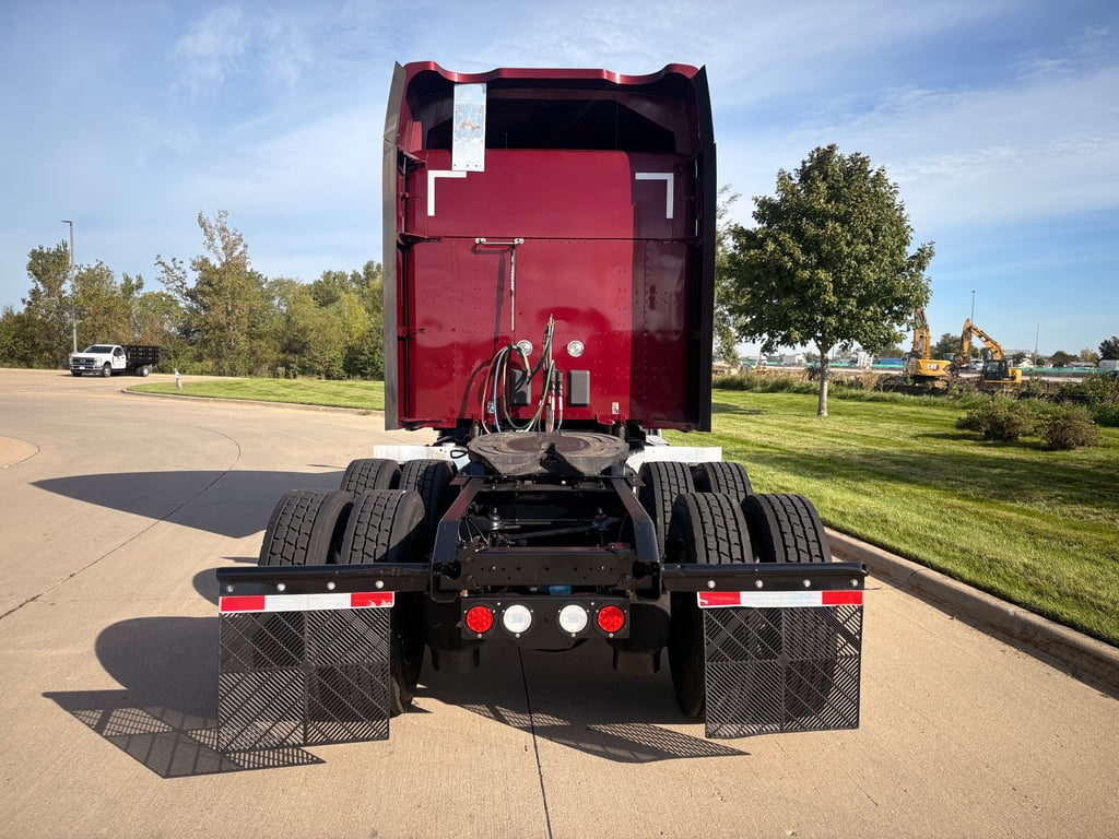 2023 Kenworth T680 in Cedar Rapids, IA — photo 6