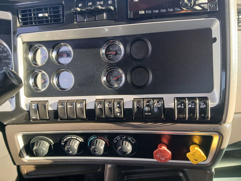 2020 Kenworth T800 in Des Moines — photo 8