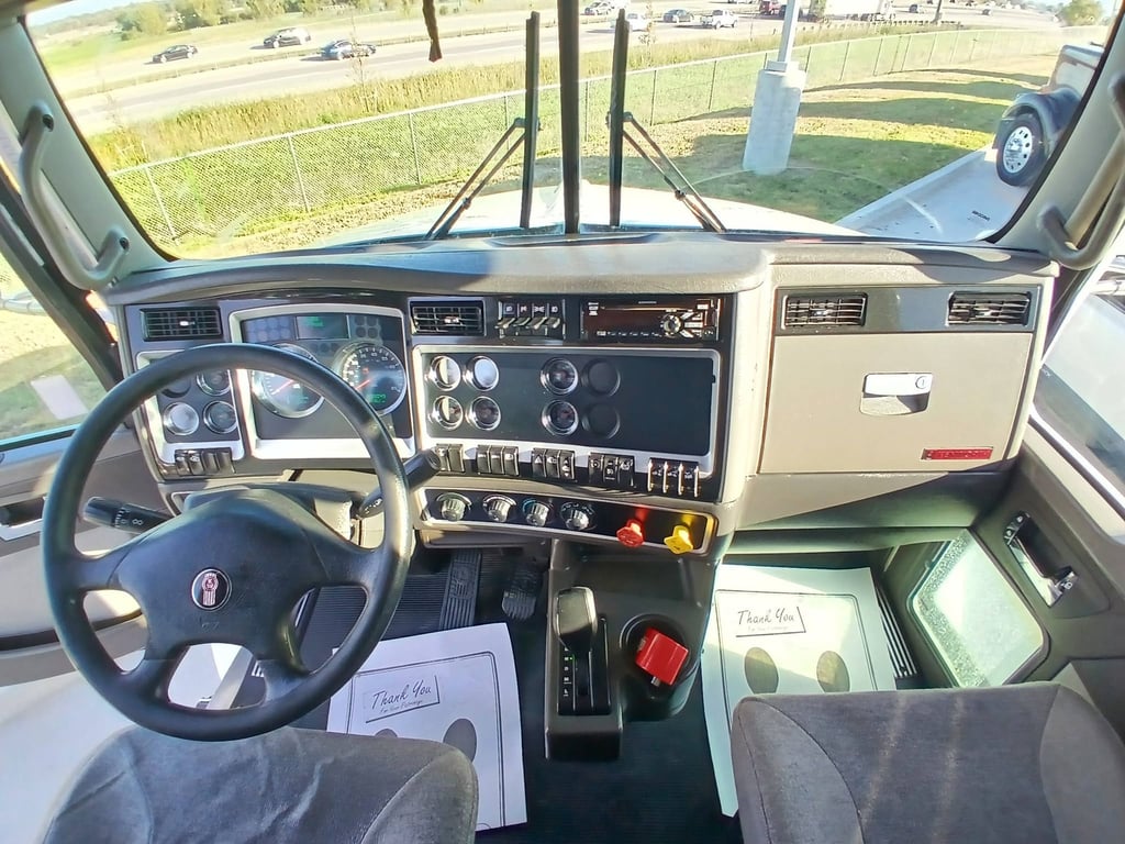 2020 Kenworth T800 in Des Moines — photo 3