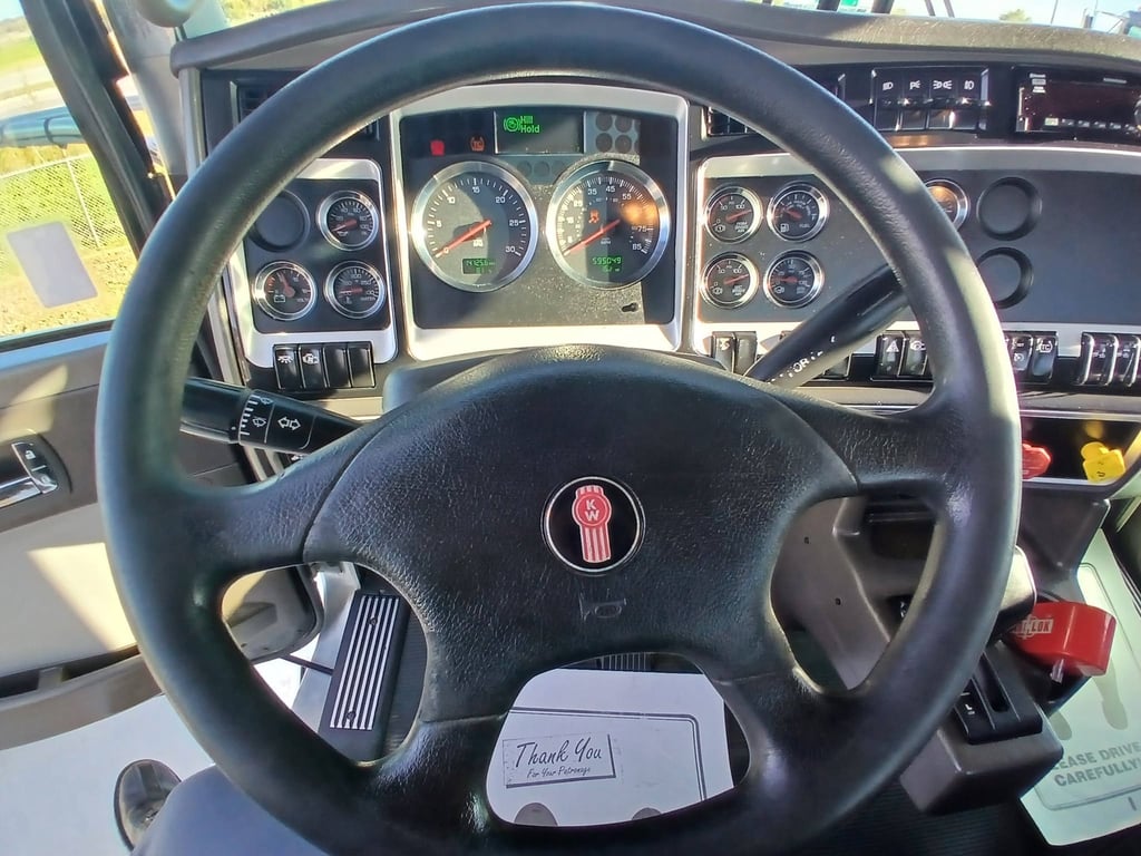2020 Kenworth T800 in Des Moines — photo 7