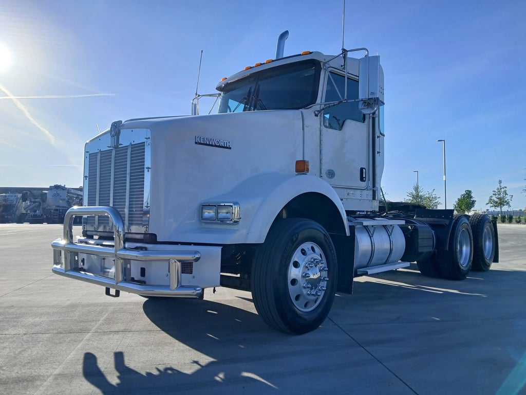 2020 Kenworth T800 in Des Moines — photo 2
