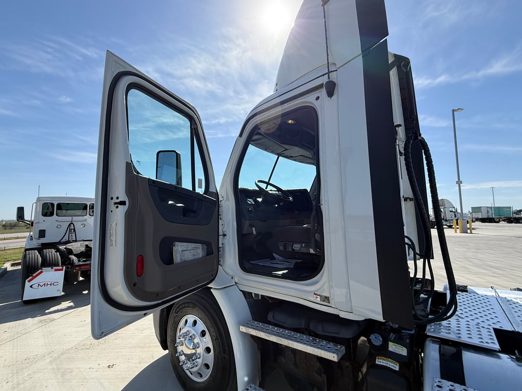 2019 Freightliner in Des Moines — photo 8