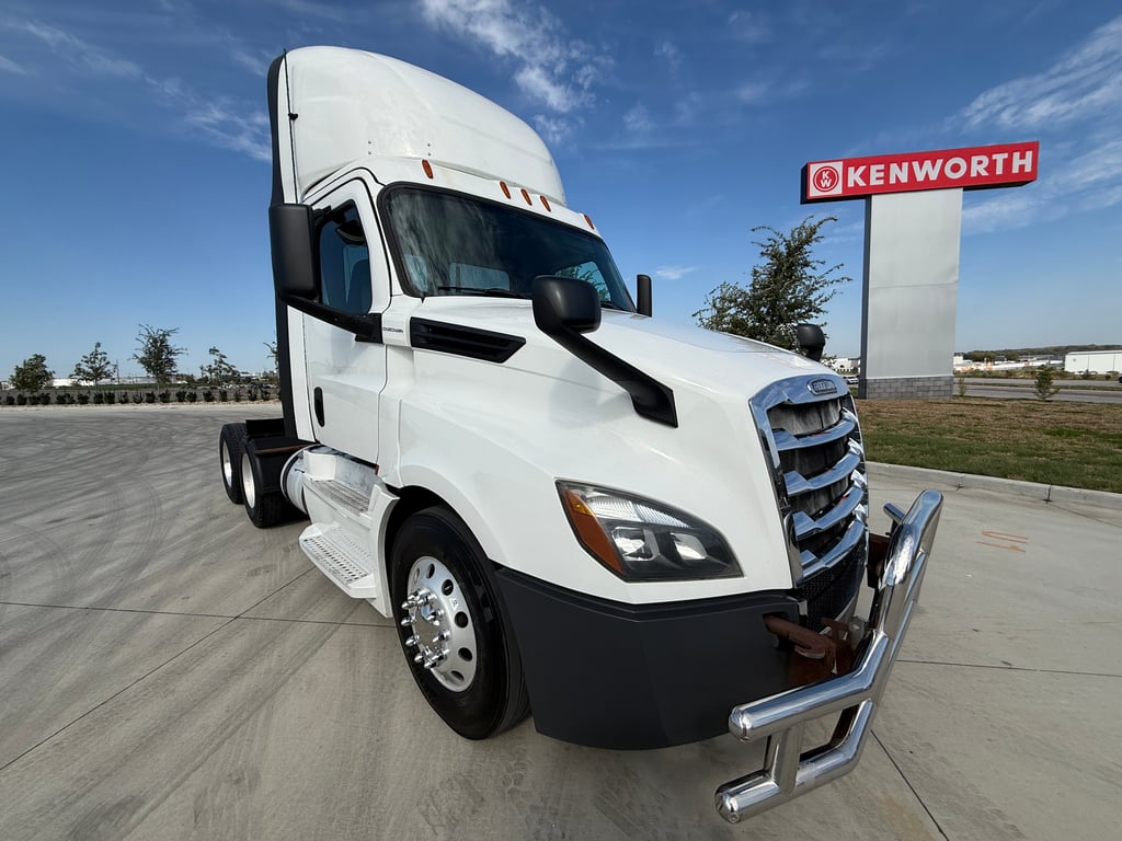 2020 Freightliner Cascadia in Des Moines