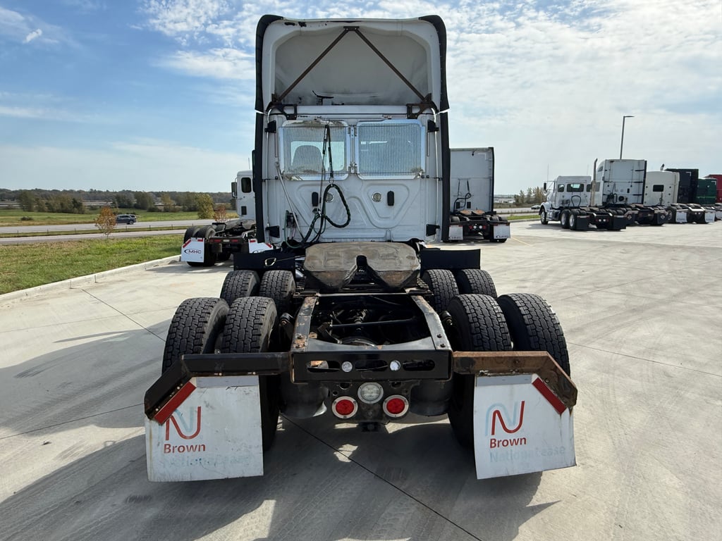 2020 Freightliner Cascadia in Des Moines — photo 4