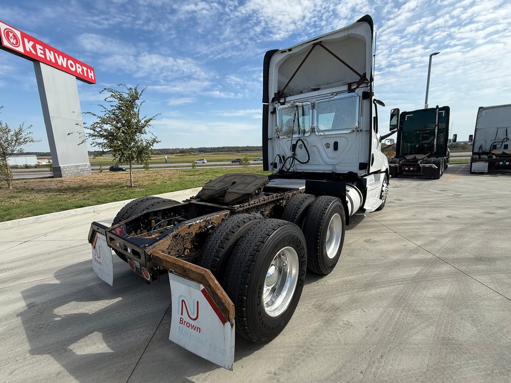 2020 Freightliner Cascadia in Des Moines — photo 3