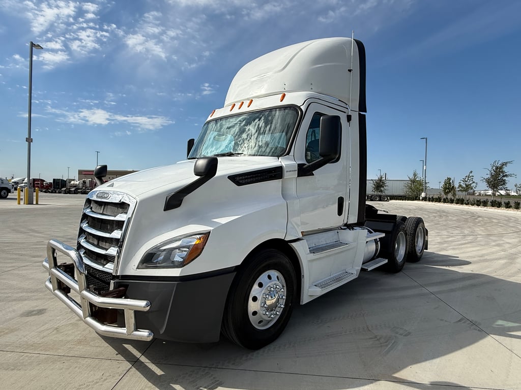 2020 Freightliner Cascadia in Des Moines — photo 7