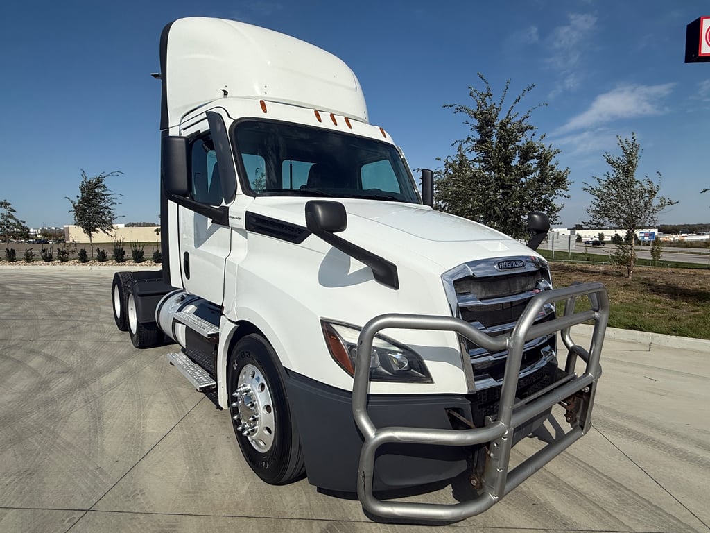 2021 Freightliner Cascadia in Des Moines