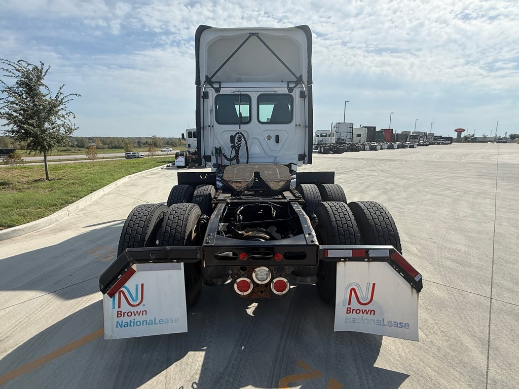 2021 Freightliner Cascadia in Des Moines — photo 4