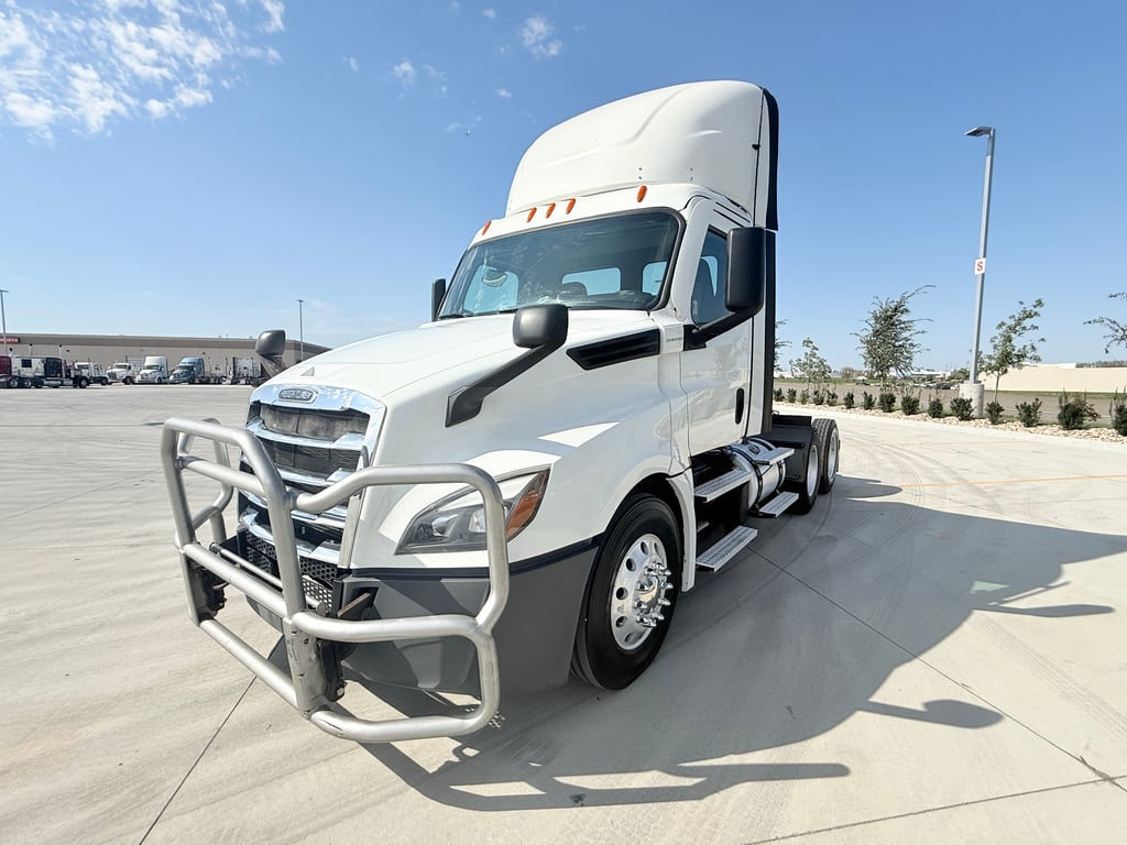2021 Freightliner Cascadia in Des Moines — photo 7