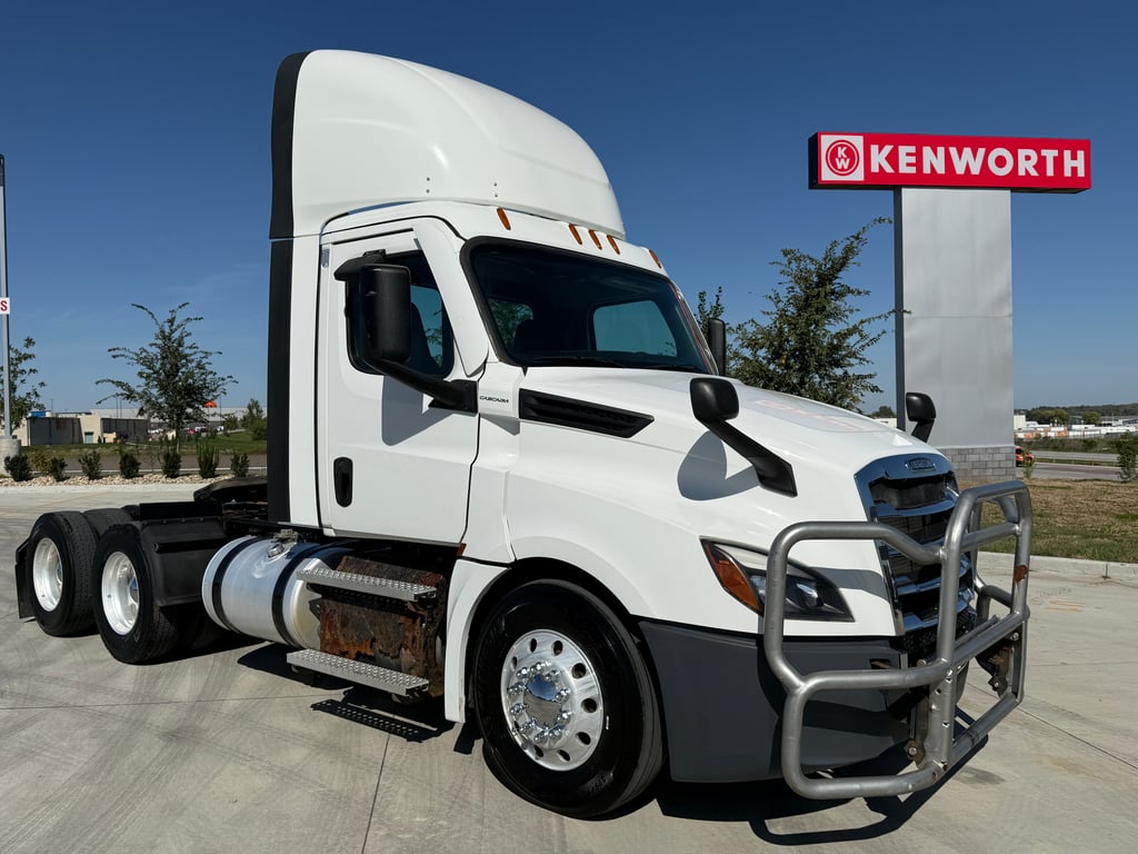2021 Freightliner Cascadia in Des Moines