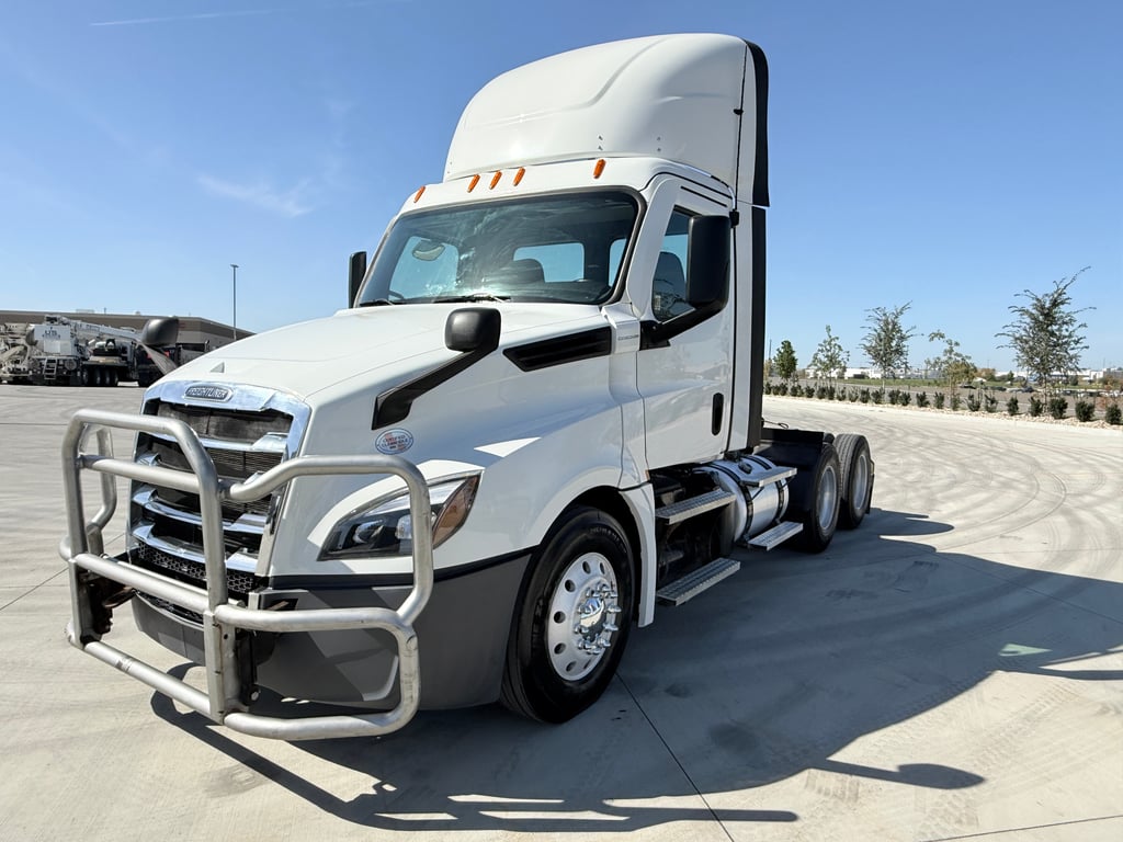 2021 Freightliner Cascadia in Des Moines — photo 7