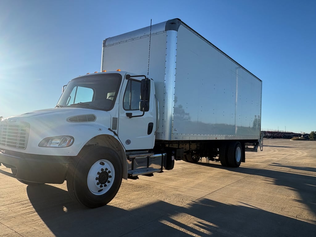 2022 Freightliner M2 106 in Denver, CO — photo 2