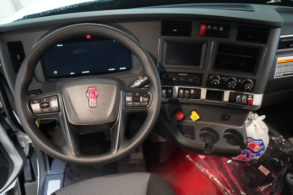 2027 Kenworth T680 in Joplin, MO — photo 2