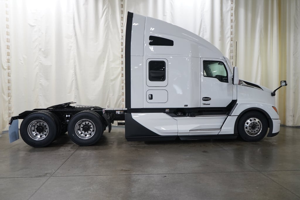 2027 Kenworth T680 in Joplin, MO — photo 6