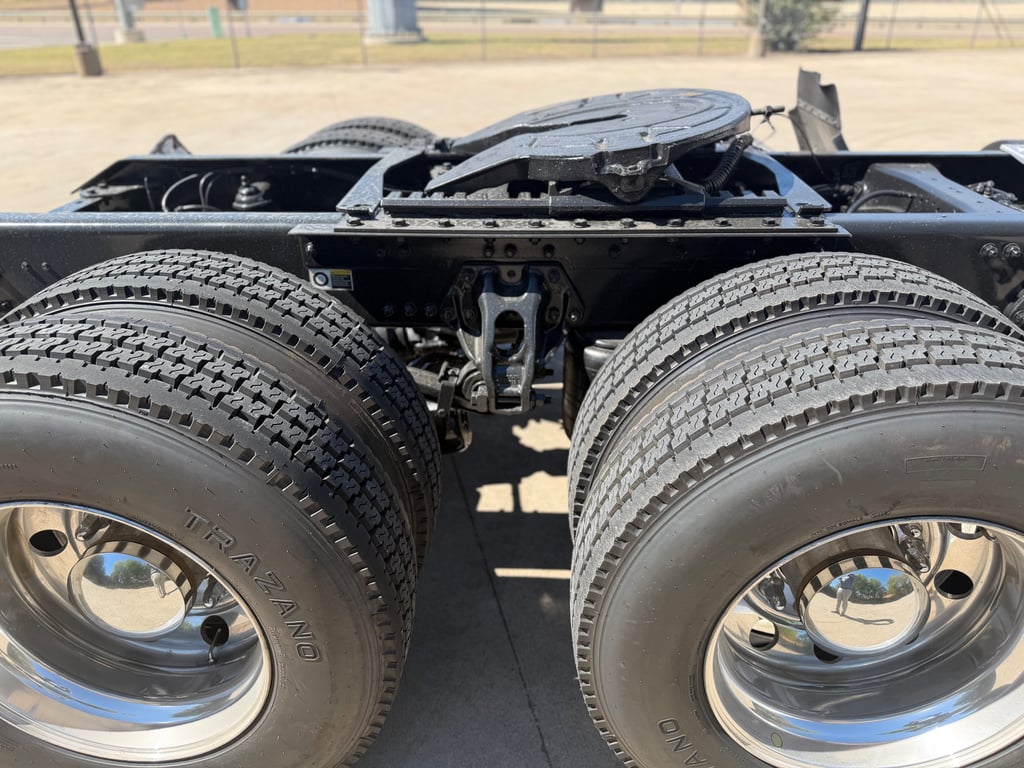 2022 Kenworth T880 in Fort Worth, TX — photo 4