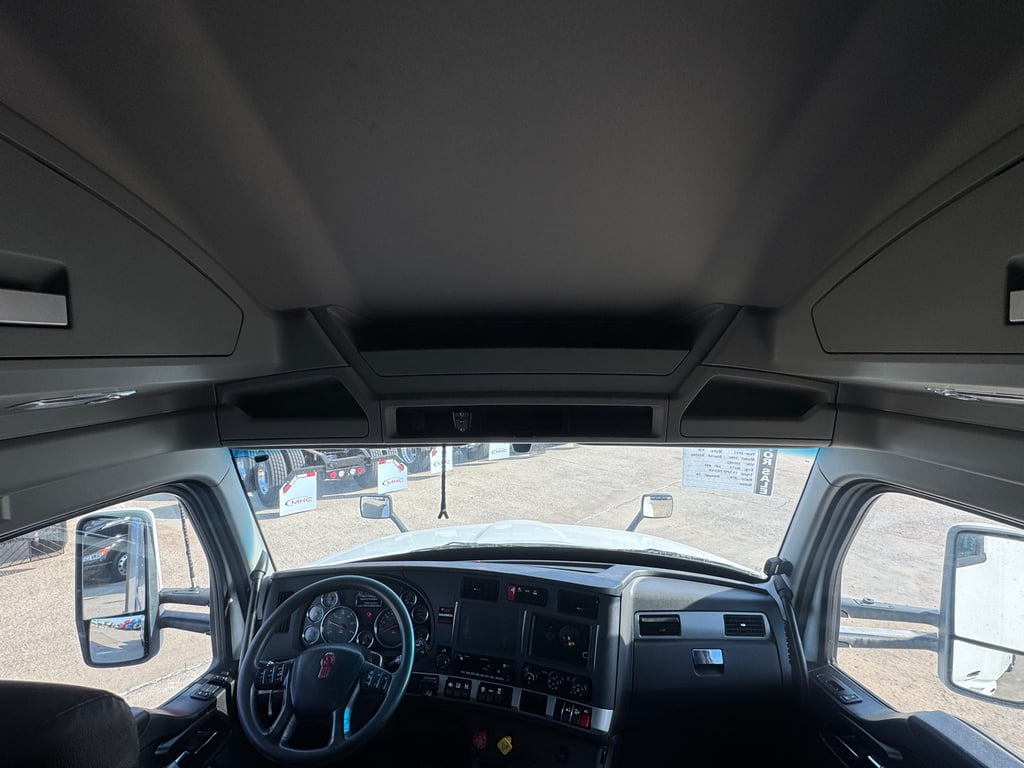 2022 Kenworth T680 in Dallas, TX — photo 3