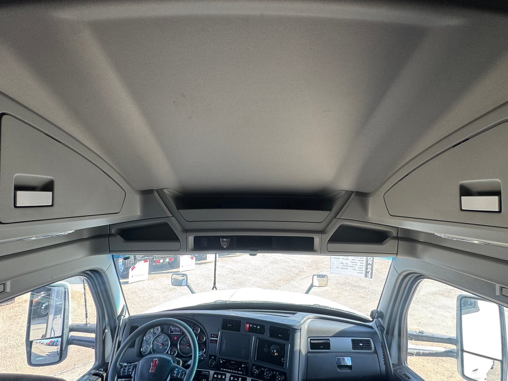 2022 Kenworth T680 in Dallas, TX — photo 4