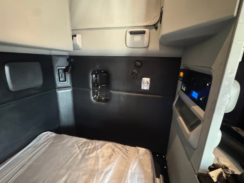 2022 Kenworth T680 in Dallas, TX — photo 7