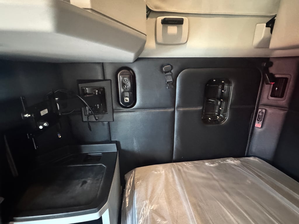 2022 Kenworth T680 in Dallas, TX — photo 8