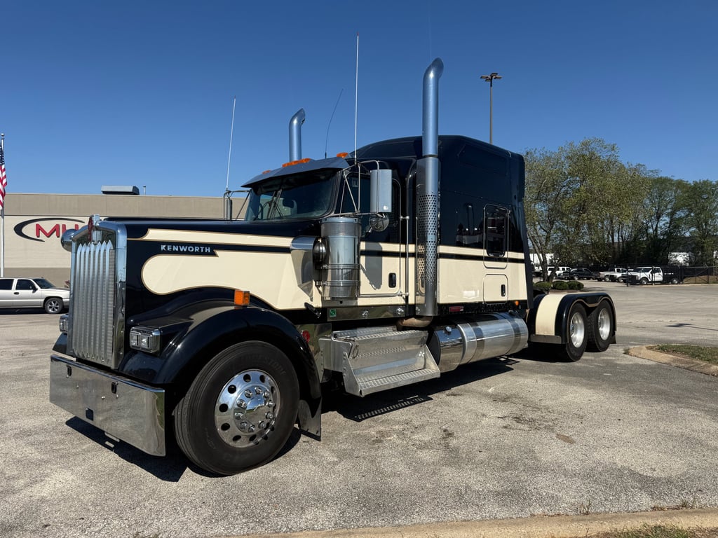 2024 Kenworth W900 in Jackson, TN