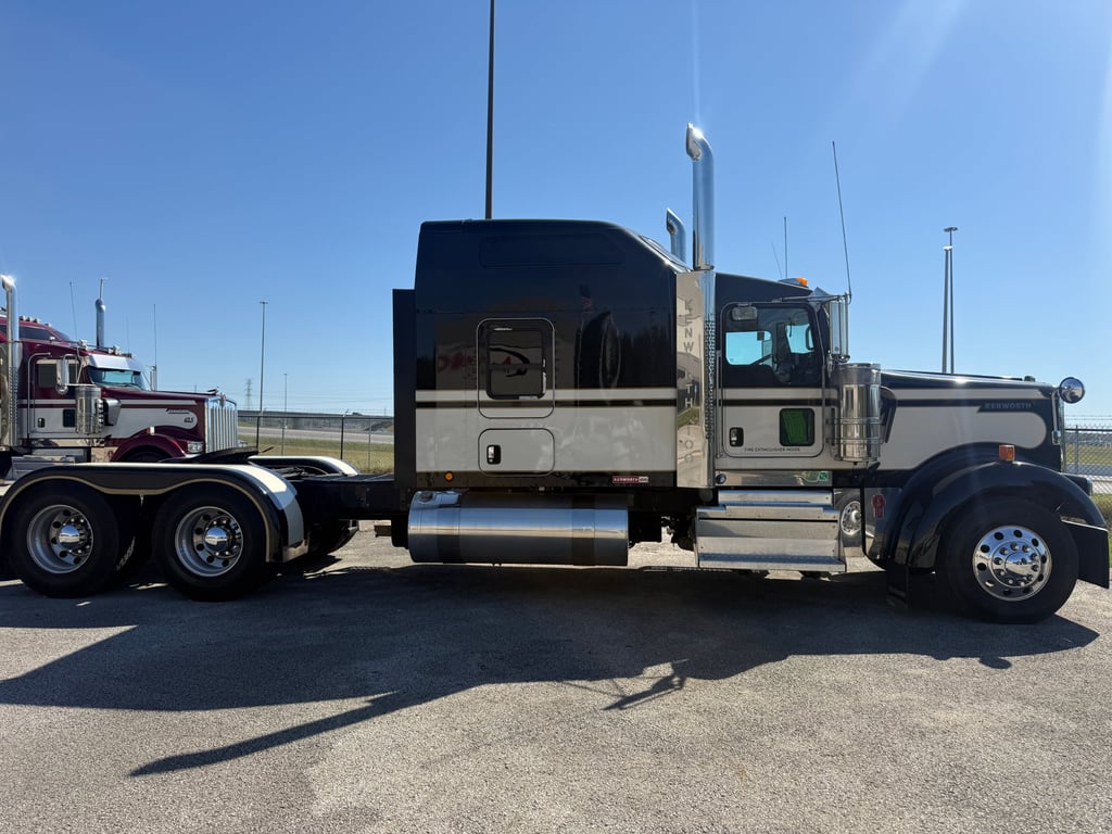2024 Kenworth W900 in Jackson, TN — photo 3