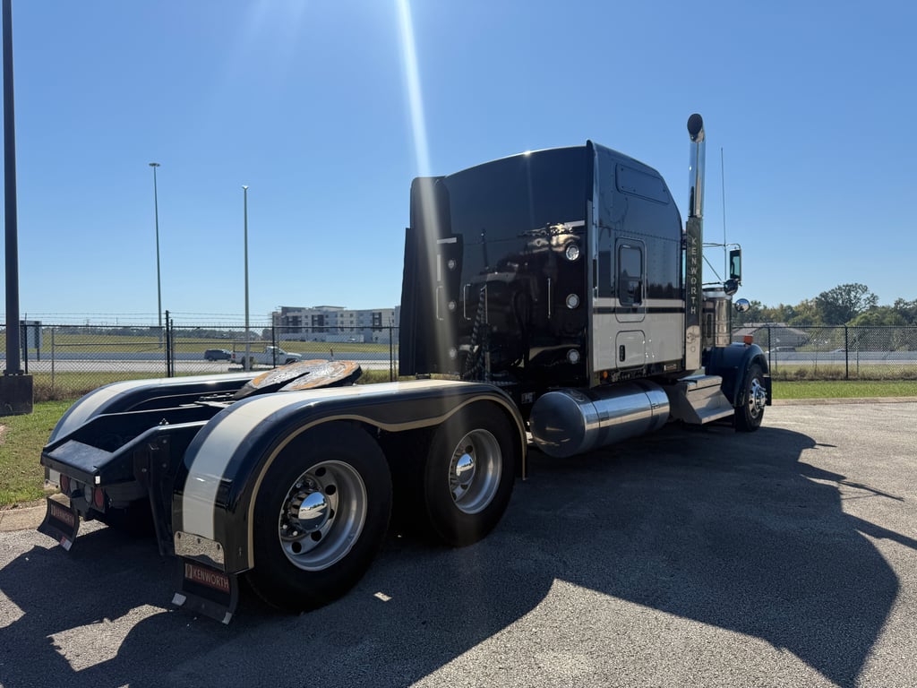 2024 Kenworth W900 in Jackson, TN — photo 4