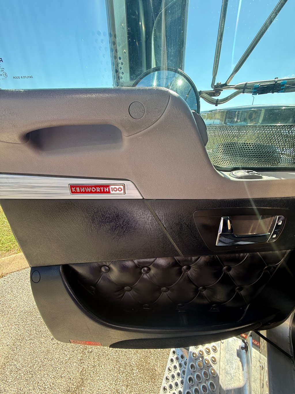 2024 Kenworth W900 in Jackson, TN — photo 8