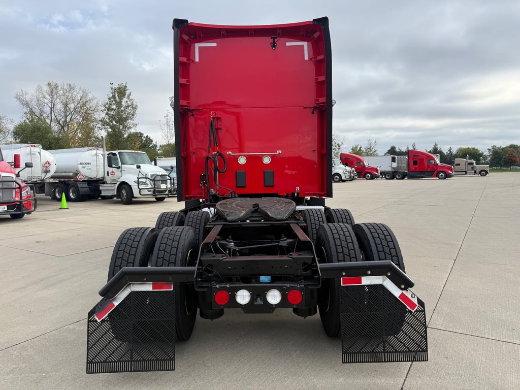 2022 Kenworth T680 in Cedar Rapids, IA — photo 5