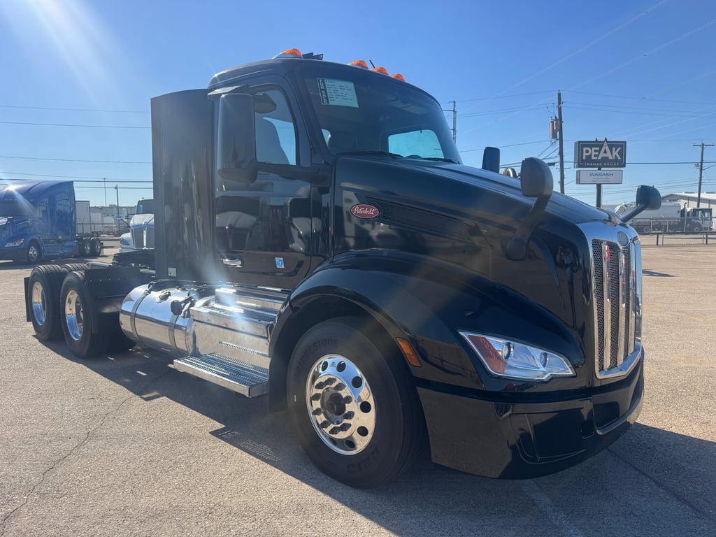 2022 Peterbilt 579 in Dallas, TX