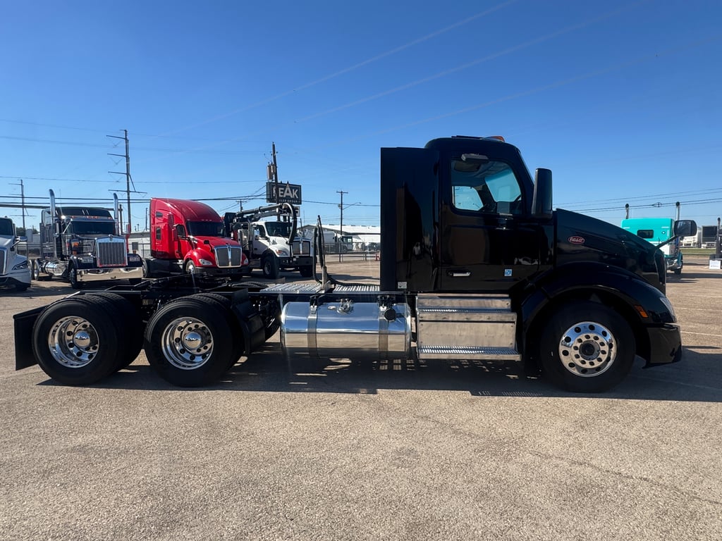 2022 Peterbilt 579 in Dallas, TX — photo 4
