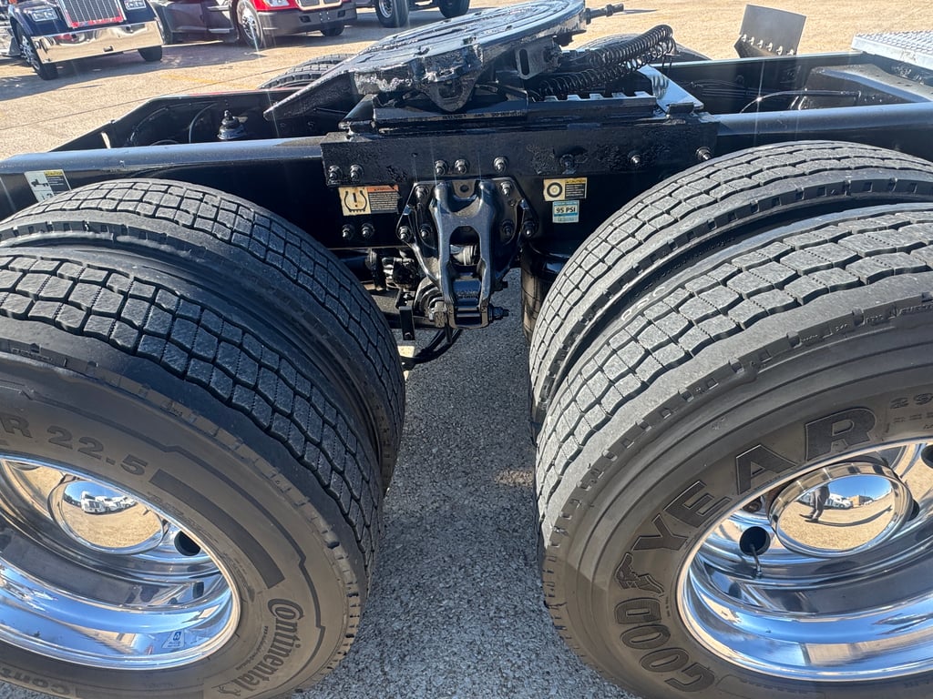 2022 Peterbilt 579 in Dallas, TX — photo 5