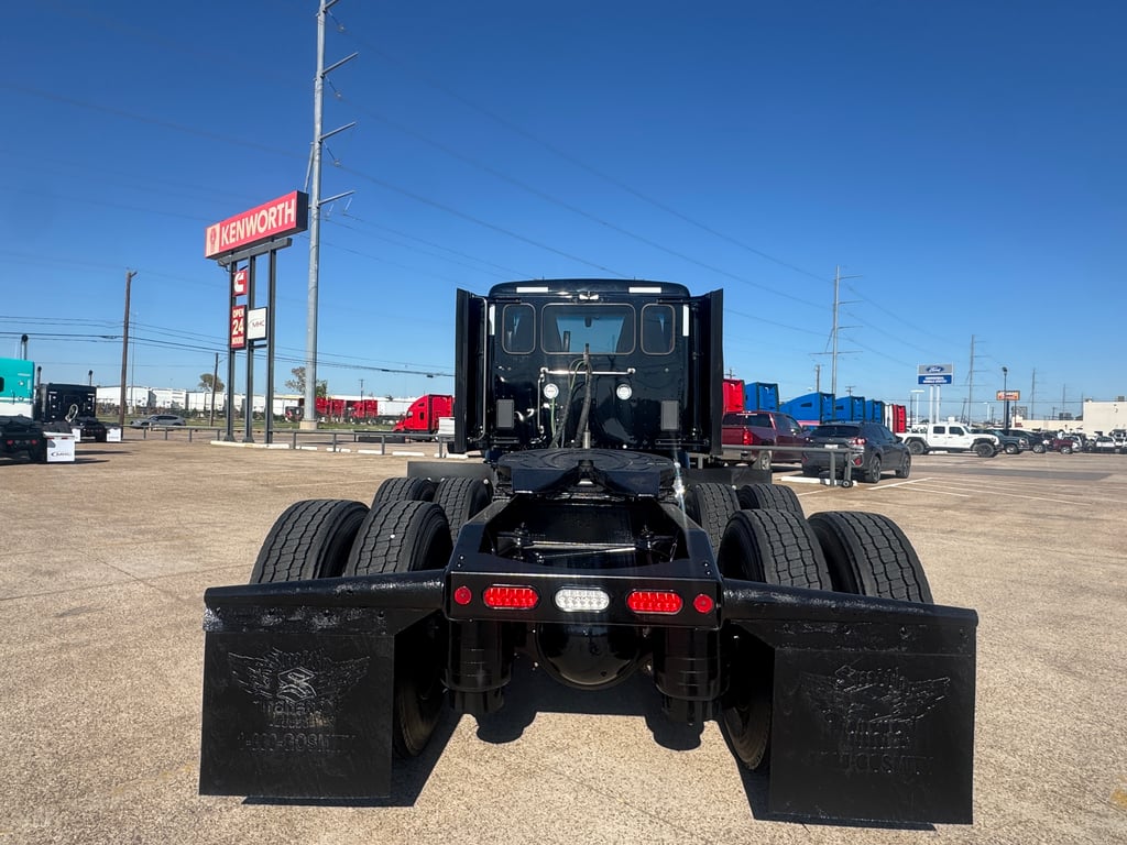 2022 Peterbilt 579 in Dallas, TX — photo 6