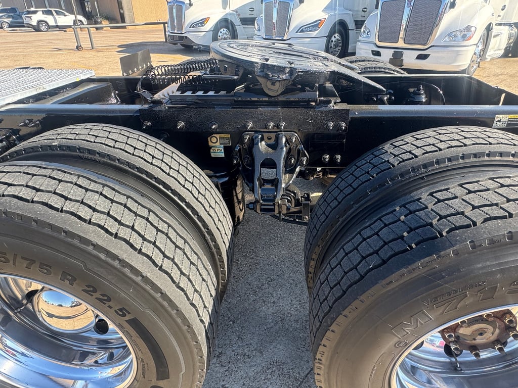 2022 Peterbilt 579 in Dallas, TX — photo 7