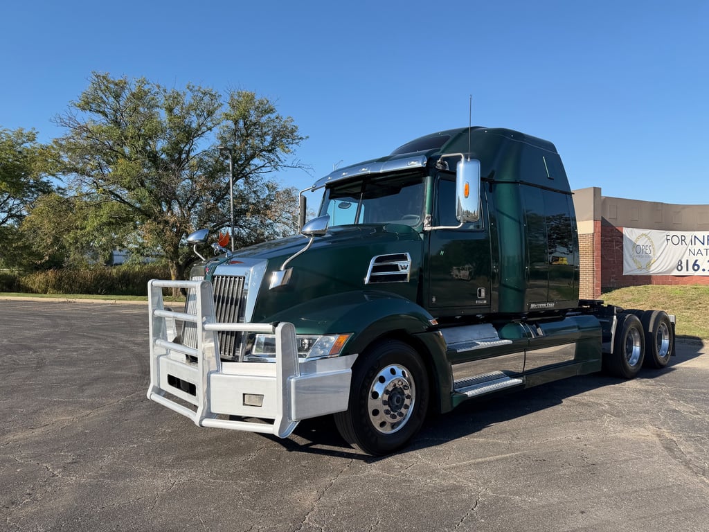 2017 Western Star 5700XE in Kansas City, MO — photo 2